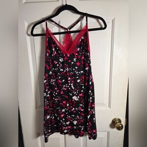 Secret Treasures Womans Size Small (4-6) Chemise Nightgown Floral Red Lace